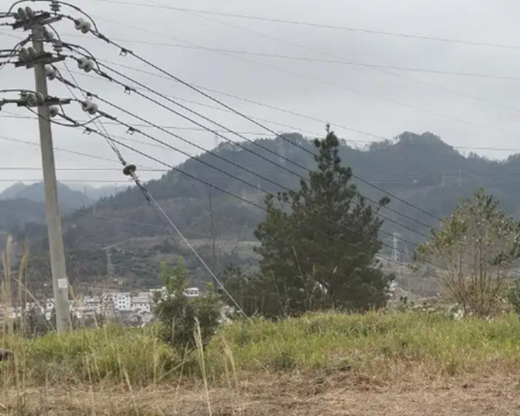 拆解電力線路自取電三目全景聲光監(jiān)測裝置，全是黑科技